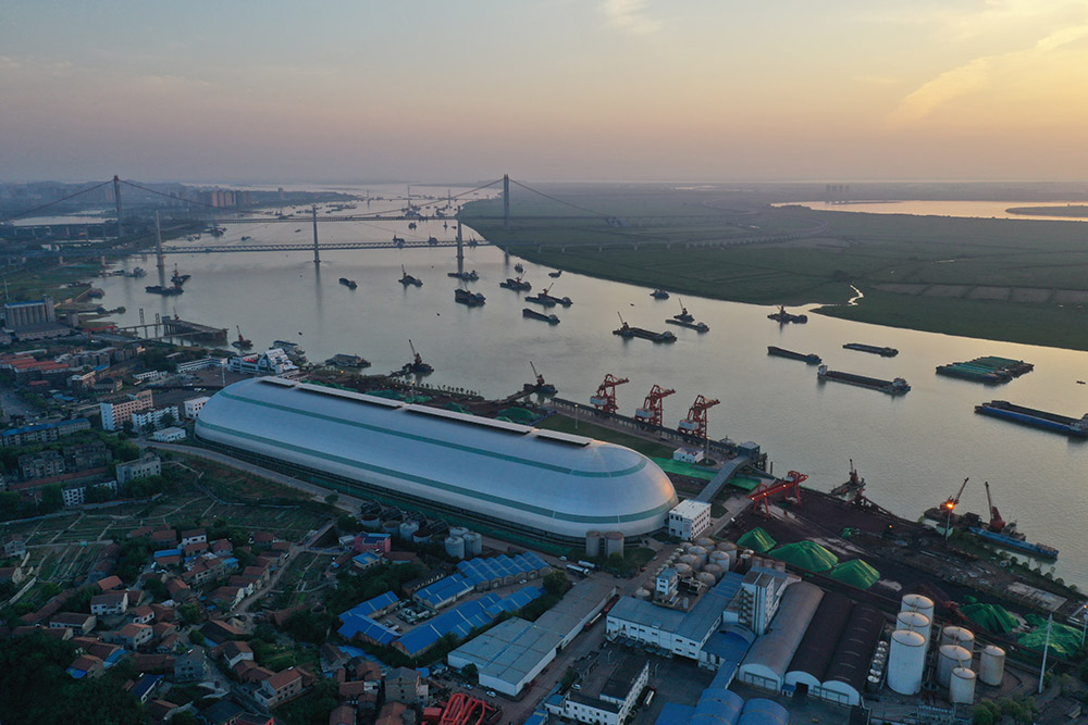20230806140576.jpg 4.長(zhǎng)江流域首個(gè)巨型“膠囊”形散貨倉(cāng)庫(kù) 配圖2.jpg