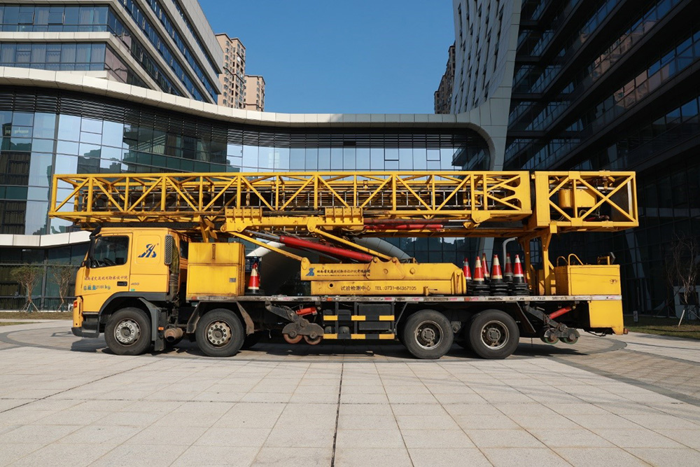 橋梁檢測(cè)作業(yè)車.jpg