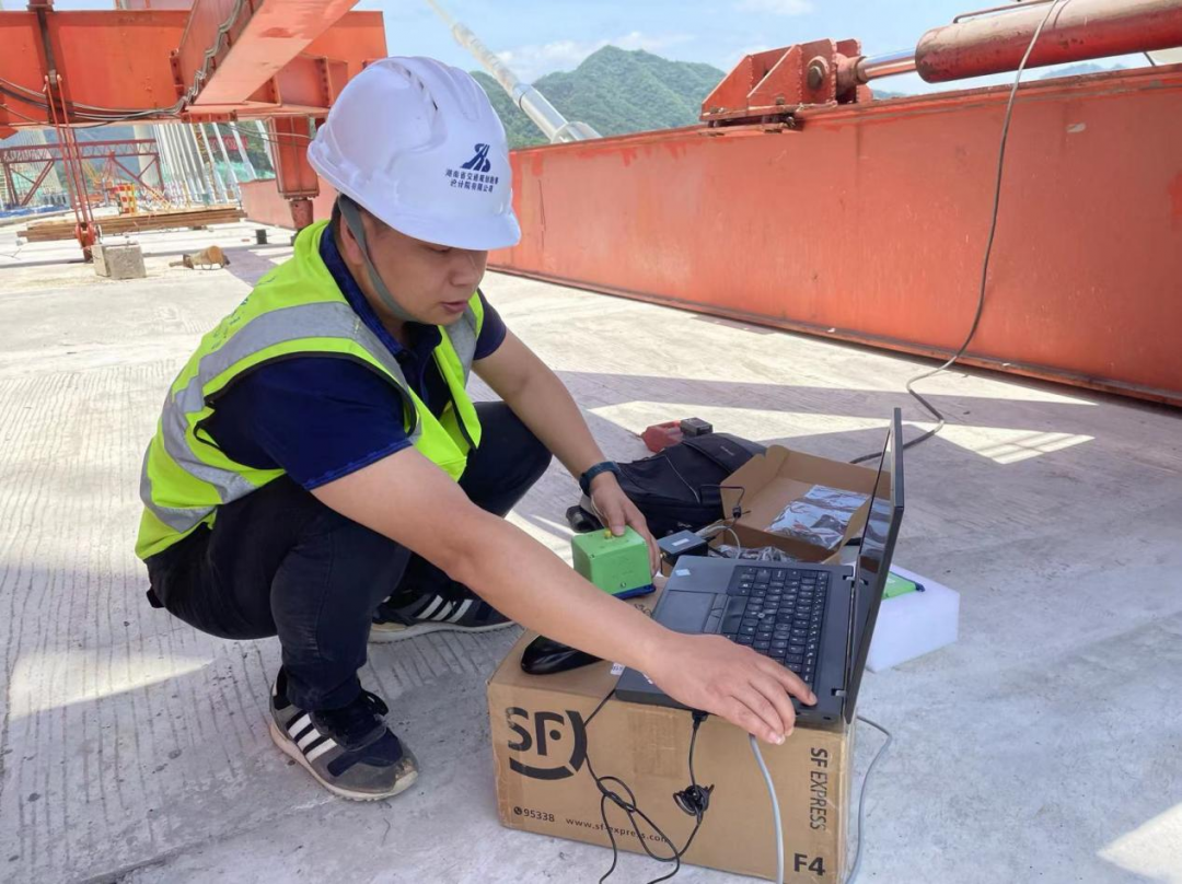 20240402115153.png 雪峰湖大橋施工監(jiān)控項(xiàng)目現(xiàn)場指導(dǎo)主梁拼裝.png